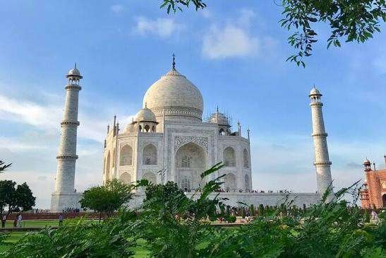 Delhi to Agra Tempo Traveller